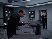 extant_StarTrek_VOY_6x04-TinkerTenorDoctorSpy_02029.jpg