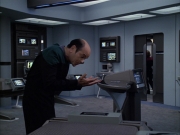 extant_StarTrek_VOY_6x04-TinkerTenorDoctorSpy_02030.jpg