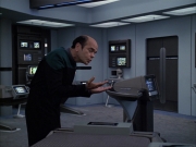 extant_StarTrek_VOY_6x04-TinkerTenorDoctorSpy_02032.jpg