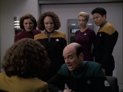 extant_StarTrek_VOY_6x04-TinkerTenorDoctorSpy_02153.jpg