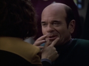extant_StarTrek_VOY_6x04-TinkerTenorDoctorSpy_02190.jpg