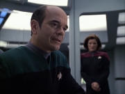 extant_StarTrek_VOY_6x04-TinkerTenorDoctorSpy_02400.jpg