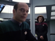 extant_StarTrek_VOY_6x04-TinkerTenorDoctorSpy_02419.jpg