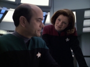 extant_StarTrek_VOY_6x04-TinkerTenorDoctorSpy_02466.jpg