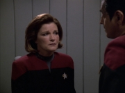 extant_StarTrek_VOY_6x04-TinkerTenorDoctorSpy_02526.jpg