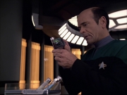 extant_StarTrek_VOY_6x04-TinkerTenorDoctorSpy_02546.jpg