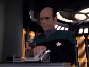 extant_StarTrek_VOY_6x04-TinkerTenorDoctorSpy_02549.jpg