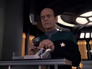 extant_StarTrek_VOY_6x04-TinkerTenorDoctorSpy_02553.jpg
