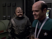 extant_StarTrek_VOY_6x04-TinkerTenorDoctorSpy_02574.jpg