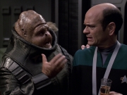 extant_StarTrek_VOY_6x04-TinkerTenorDoctorSpy_02582.jpg