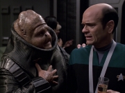 extant_StarTrek_VOY_6x04-TinkerTenorDoctorSpy_02583.jpg