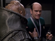 extant_StarTrek_VOY_6x04-TinkerTenorDoctorSpy_02597.jpg
