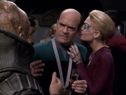 extant_StarTrek_VOY_6x04-TinkerTenorDoctorSpy_02605.jpg