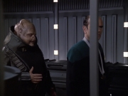 extant_StarTrek_VOY_6x04-TinkerTenorDoctorSpy_02631.jpg