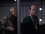 extant_StarTrek_VOY_6x04-TinkerTenorDoctorSpy_02632.jpg