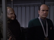 extant_StarTrek_VOY_6x04-TinkerTenorDoctorSpy_02633.jpg
