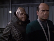 extant_StarTrek_VOY_6x04-TinkerTenorDoctorSpy_02634.jpg