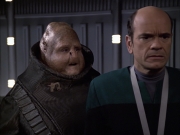 extant_StarTrek_VOY_6x04-TinkerTenorDoctorSpy_02636.jpg