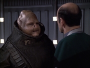 extant_StarTrek_VOY_6x04-TinkerTenorDoctorSpy_02639.jpg