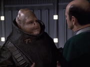 extant_StarTrek_VOY_6x04-TinkerTenorDoctorSpy_02641.jpg
