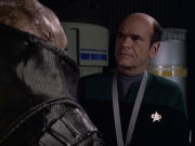 extant_StarTrek_VOY_6x04-TinkerTenorDoctorSpy_02643.jpg