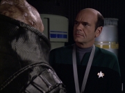 extant_StarTrek_VOY_6x04-TinkerTenorDoctorSpy_02647.jpg