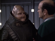 extant_StarTrek_VOY_6x04-TinkerTenorDoctorSpy_02650.jpg