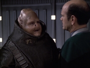 extant_StarTrek_VOY_6x04-TinkerTenorDoctorSpy_02652.jpg