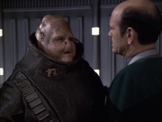 extant_StarTrek_VOY_6x04-TinkerTenorDoctorSpy_02654.jpg