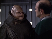 extant_StarTrek_VOY_6x04-TinkerTenorDoctorSpy_02655.jpg