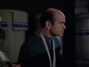 extant_StarTrek_VOY_6x04-TinkerTenorDoctorSpy_02665.jpg