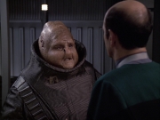 extant_StarTrek_VOY_6x04-TinkerTenorDoctorSpy_02680.jpg