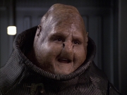 extant_StarTrek_VOY_6x04-TinkerTenorDoctorSpy_02688.jpg