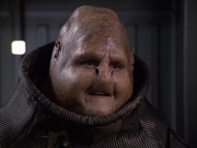 extant_StarTrek_VOY_6x04-TinkerTenorDoctorSpy_02689.jpg