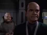 extant_StarTrek_VOY_6x04-TinkerTenorDoctorSpy_02711.jpg