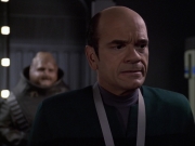 extant_StarTrek_VOY_6x04-TinkerTenorDoctorSpy_02713.jpg