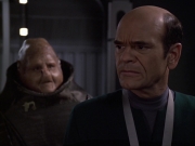 extant_StarTrek_VOY_6x04-TinkerTenorDoctorSpy_02724.jpg