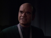 extant_StarTrek_VOY_6x04-TinkerTenorDoctorSpy_02728.jpg