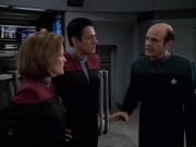extant_StarTrek_VOY_6x04-TinkerTenorDoctorSpy_02886.jpg