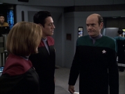 extant_StarTrek_VOY_6x04-TinkerTenorDoctorSpy_02890.jpg