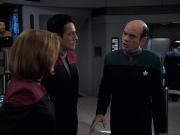 extant_StarTrek_VOY_6x04-TinkerTenorDoctorSpy_02892.jpg