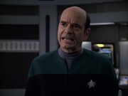 extant_StarTrek_VOY_6x04-TinkerTenorDoctorSpy_02945.jpg