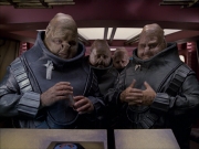 extant_StarTrek_VOY_6x04-TinkerTenorDoctorSpy_03014.jpg