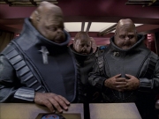 extant_StarTrek_VOY_6x04-TinkerTenorDoctorSpy_03064.jpg