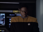 extant_StarTrek_VOY_6x04-TinkerTenorDoctorSpy_03331.jpg