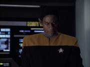 extant_StarTrek_VOY_6x04-TinkerTenorDoctorSpy_03332.jpg