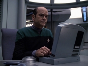 extant_StarTrek_VOY_6x04-TinkerTenorDoctorSpy_03556.jpg