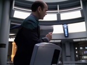 extant_StarTrek_VOY_6x04-TinkerTenorDoctorSpy_03564.jpg