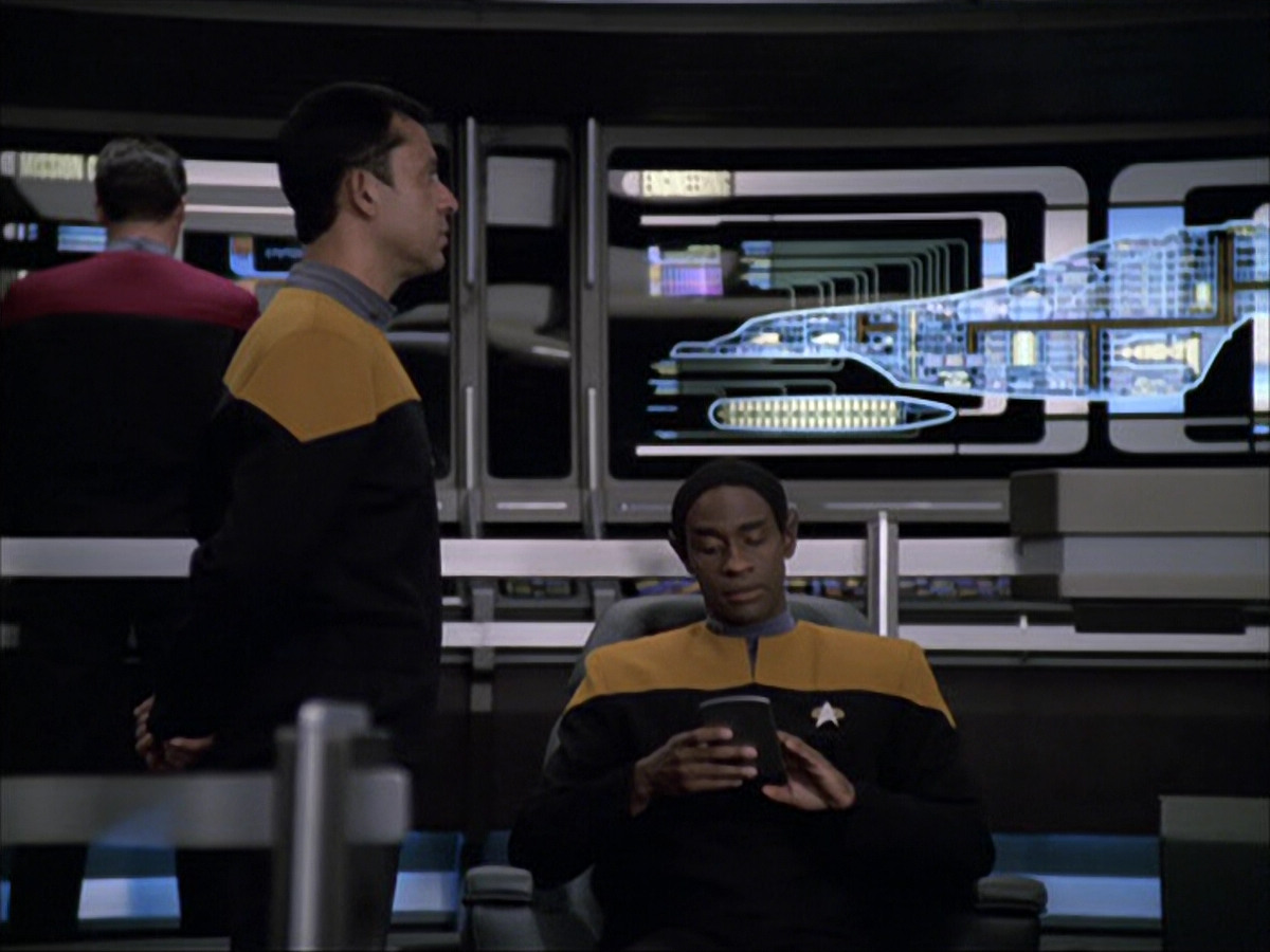 extant_StarTrek_VOY_6x05-Alice_00025.jpg