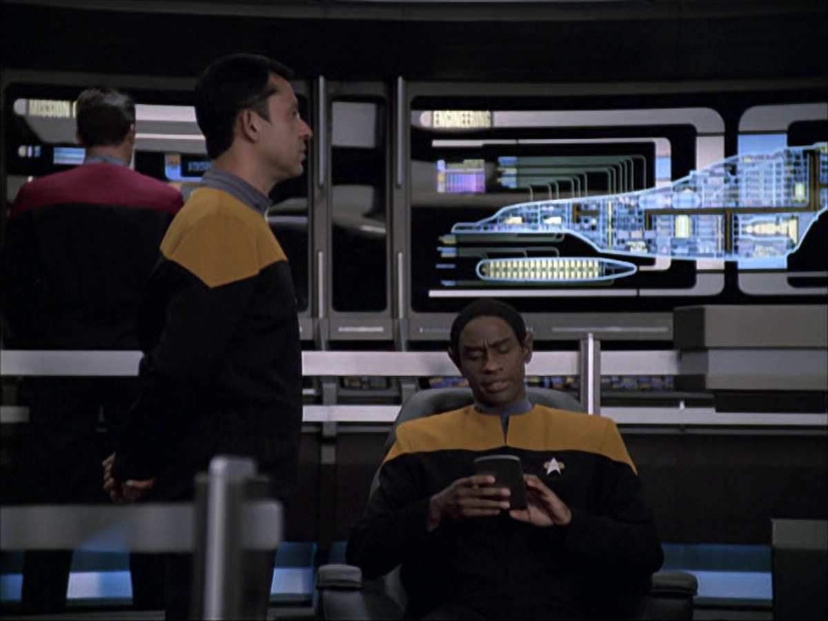 extant_StarTrek_VOY_6x05-Alice_00026.jpg